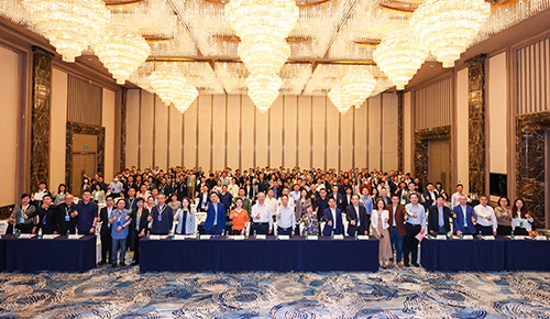 The 18th China Road Lighting Forum was successfully held in Guangzhou, bringing together the leading enterprises, experts, scholars and government units of the smart pole industry and road lighting industry across the country to discuss new technologies, new scientific research and new development of the smart pole Internet of Things and intelligent lighting.